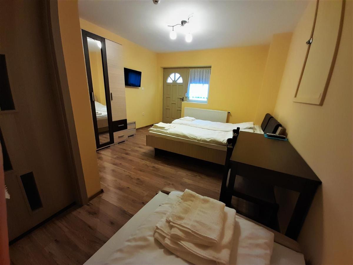 Barsony Vendeglo Es Panzio Bed and Breakfast Szécsény Exteriör bild