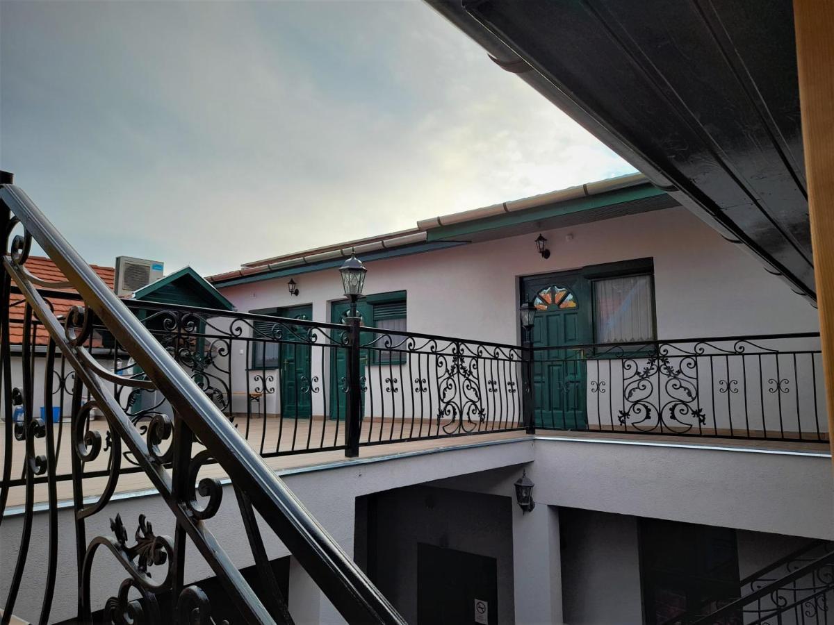 Barsony Vendeglo Es Panzio Bed and Breakfast Szécsény Exteriör bild